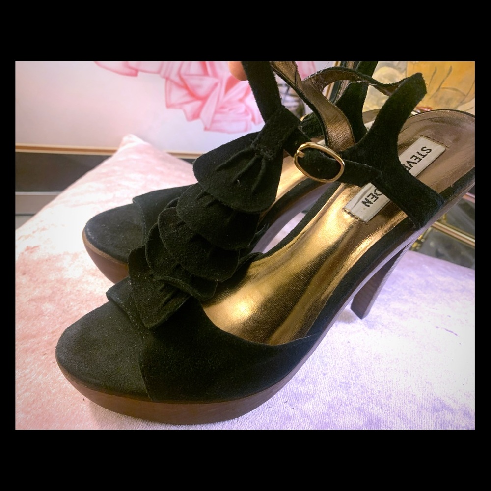 Steve Madden ruffled wooden sandal heels